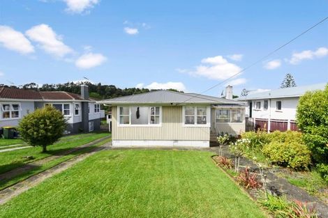 Photo of property in 18 Huruhuru Road, Massey, Auckland, 0614
