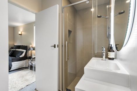 Photo of property in 52 Queenstown Road, Onehunga, Auckland, 1061