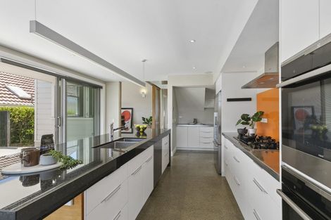 Photo of property in 22 Central Terrace, Kelburn, Wellington, 6012