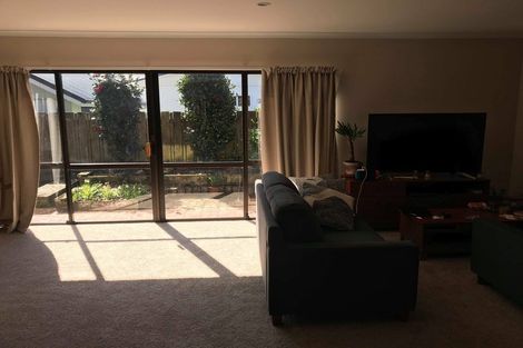 Photo of property in 2/136 Karori Road, Karori, Wellington, 6012