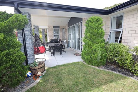 Photo of property in 35 Rochfort Crescent, Pyes Pa, Tauranga, 3112