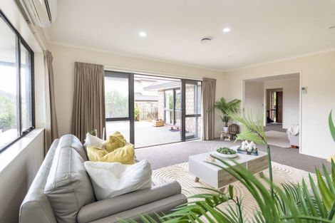 Photo of property in 7 Lourie Way, Fitzherbert, Palmerston North, 4410