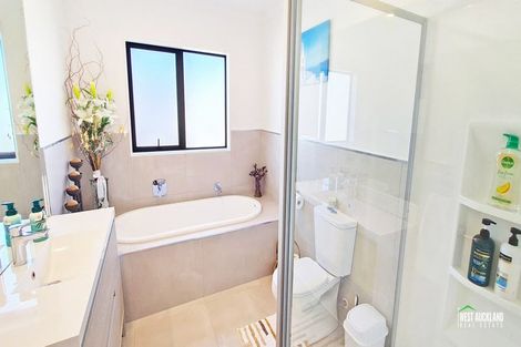 Photo of property in 14 Arthur Rolfe Lane, Swanson, Auckland, 0614