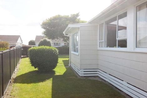 Photo of property in 48 Lismore Street, Merrilands, New Plymouth, 4312