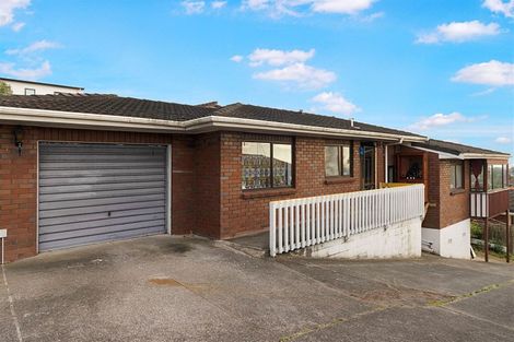 Photo of property in 1/4219 Great North Road, Glendene, Auckland, 0602
