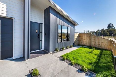 Photo of property in 11 Ropere Street, Kumeu, 0810