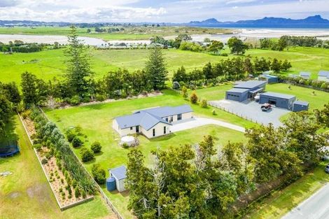 Photo of property in 25 Johnson Point Road, Waipu, 0582
