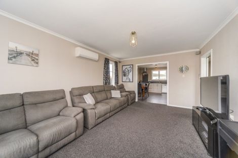 Photo of property in 16 Battersea Place, Roslyn, Palmerston North, 4414