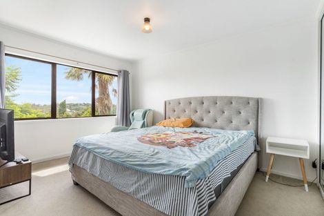 Photo of property in 1/16 Cairnbrae Court, Northcross, Auckland, 0632