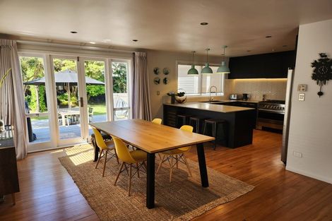 Photo of property in 7 Renata Crescent, Te Atatu Peninsula, Auckland, 0610