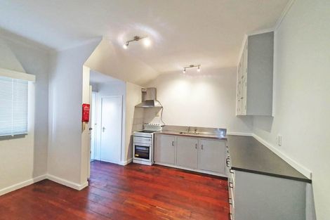 Photo of property in 2/68 Shakespeare Road, Bluff Hill, Napier, 4110