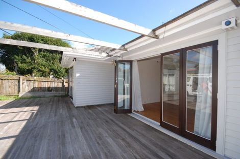 Photo of property in 21 Chilcott Road, Henderson, Auckland, 0612