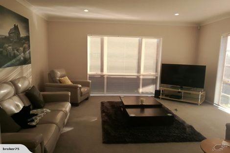 Photo of property in 10 Sangam Place, Pukekohe, 2120
