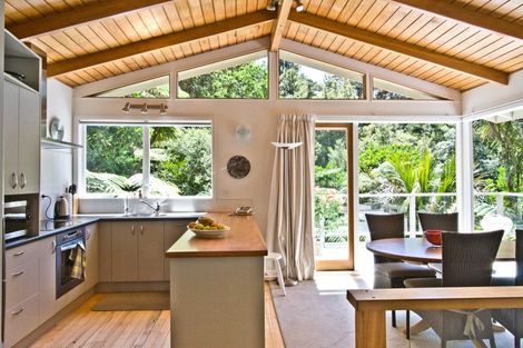 Photo of property in 133 Konini Road, Titirangi, Auckland, 0604