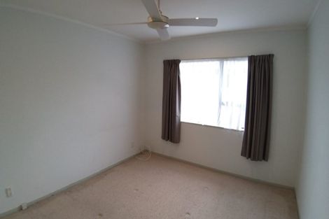 Photo of property in 2/36 Aviemore Drive, Highland Park, Auckland, 2010
