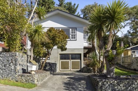 Photo of property in 17 Holmes Grove, Naenae, Lower Hutt, 5011