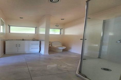 Photo of property in 37 Sunset Road, Totara Vale, Auckland, 0632