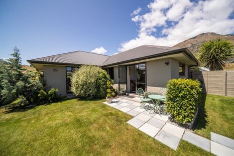 Photo of property in 1 Manorburn Place, Lake Hayes, Queenstown, 9304