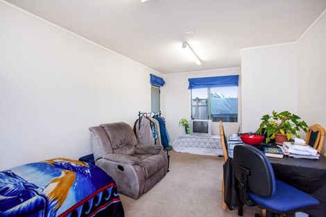 Photo of property in 9a Chilcott Road, Henderson, Auckland, 0612