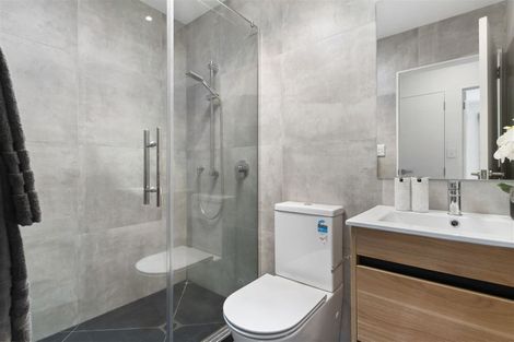 Photo of property in 1/4 Mcquoid Place, Glenfield, Auckland, 0629