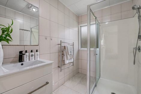 Photo of property in 10 Santiago Crescent, Unsworth Heights, Auckland, 0632