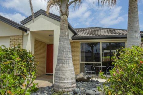 Photo of property in 27 Bermuda Place, One Tree Point, 0118