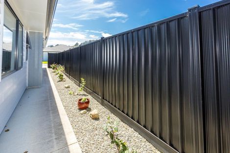 Photo of property in 16 Whitten Way, Wallaceville, Upper Hutt, 5018