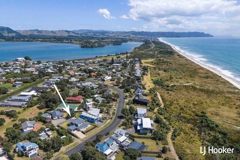 Photo of property in 30 Papaunahi Road, Bowentown, Waihi Beach, 3177