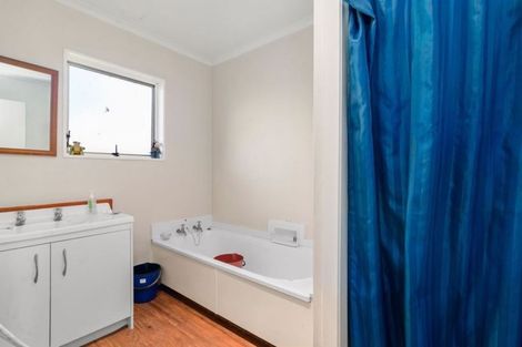 Photo of property in 103b Aquarius Drive, Kawaha Point, Rotorua, 3010