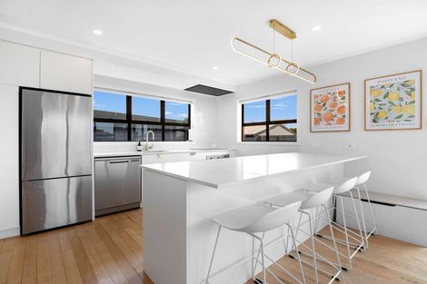 Photo of property in 32 Sandspit Road, Waiuku, 2123