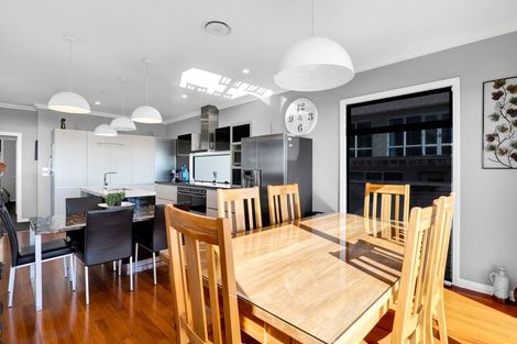 Photo of property in 5 South Road, Moturoa, New Plymouth, 4310