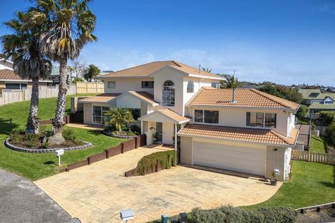 Photo of property in 11 Azure Grove, Unsworth Heights, Auckland, 0632