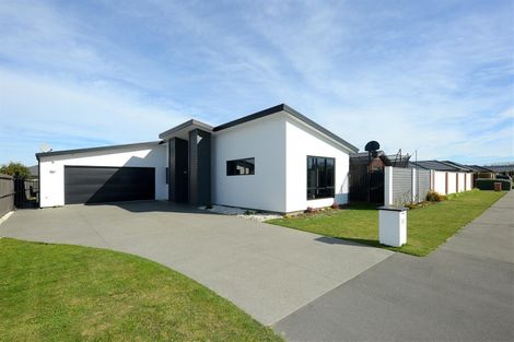 Photo of property in 24 Davaar Crescent, Broomfield, Christchurch, 8042