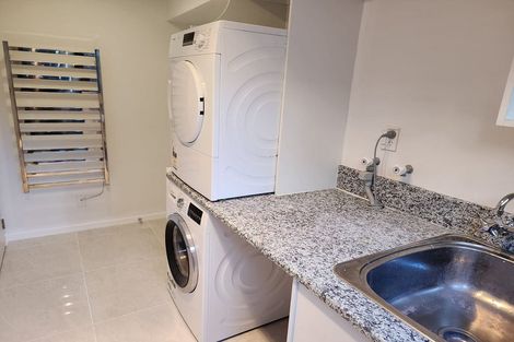 Photo of property in 102 Wiseley Road, West Harbour, Auckland, 0618