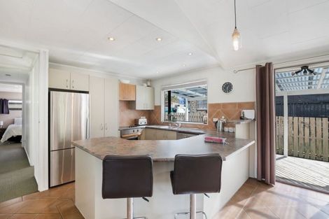 Photo of property in 2/93 Clevedon Road, Papakura, 2110