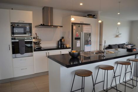 Photo of property in 35 Rochfort Crescent, Pyes Pa, Tauranga, 3112