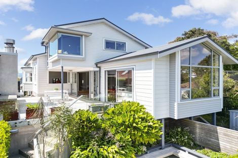 Photo of property in 22 Central Terrace, Kelburn, Wellington, 6012