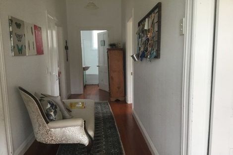 Photo of property in 7 Waterview Road, Stanley Point, Auckland, 0624