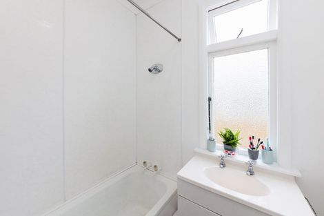 Photo of property in 77 Hillcrest Drive, Kelvin Grove, Palmerston North, 4414