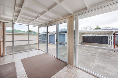 Photo of property in 10 Marsden Place, Awapuni, Palmerston North, 4412