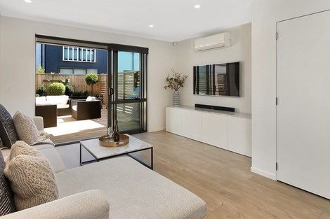 Photo of property in 47 Carder Court, Hobsonville, Auckland, 0618