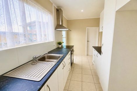 Photo of property in 67 Lincoln Park Avenue, Massey, Auckland, 0614