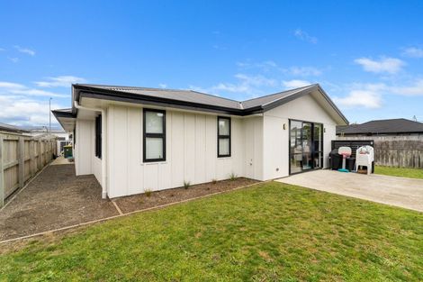 Photo of property in 1 Seagrass Place, Otaki Beach, Otaki, 5512