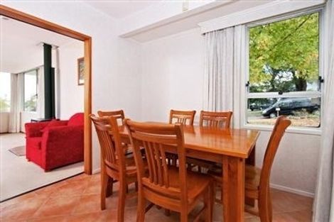 Photo of property in 15 Kerria Place, Sunnynook, Auckland, 0620