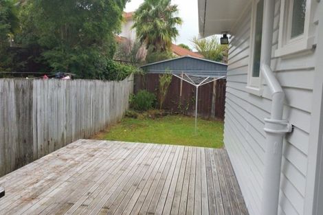 Photo of property in 1/22 Woodstock Road, Forrest Hill, Auckland, 0620