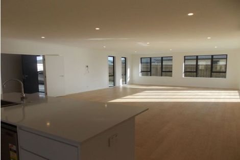 Photo of property in 18 Sardinia Grove, Fitzherbert, Palmerston North, 4410