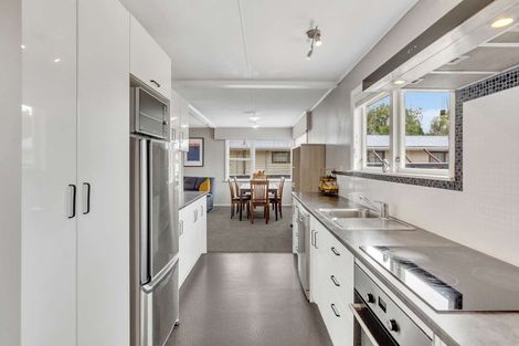 Photo of property in 8 Cohen Place, Milson, Palmerston North, 4414