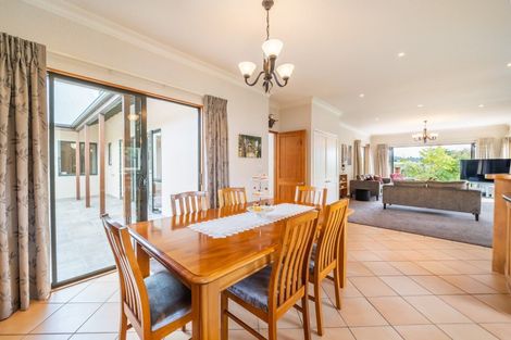 Photo of property in 32 Paekakariki Hill Road, Pauatahanui, Porirua, 5381