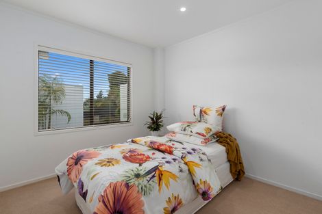 Photo of property in 54 The Avenue, Albany, Auckland, 0632