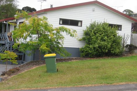 Photo of property in 12 Thalia Place, Totara Vale, Auckland, 0629